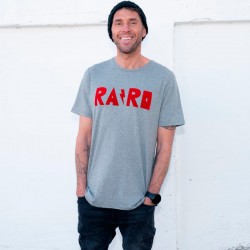 Camiseta "Raro" unisex gris de Aire Retro estampado en terciopelo rojo. En burbujasmoda.com sin gastos de envío.