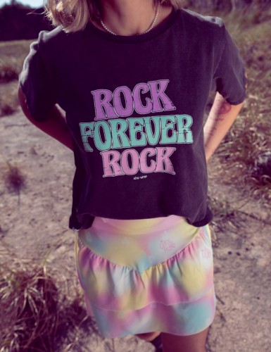 Camiseta Rock Forever Rock en negra, detalle