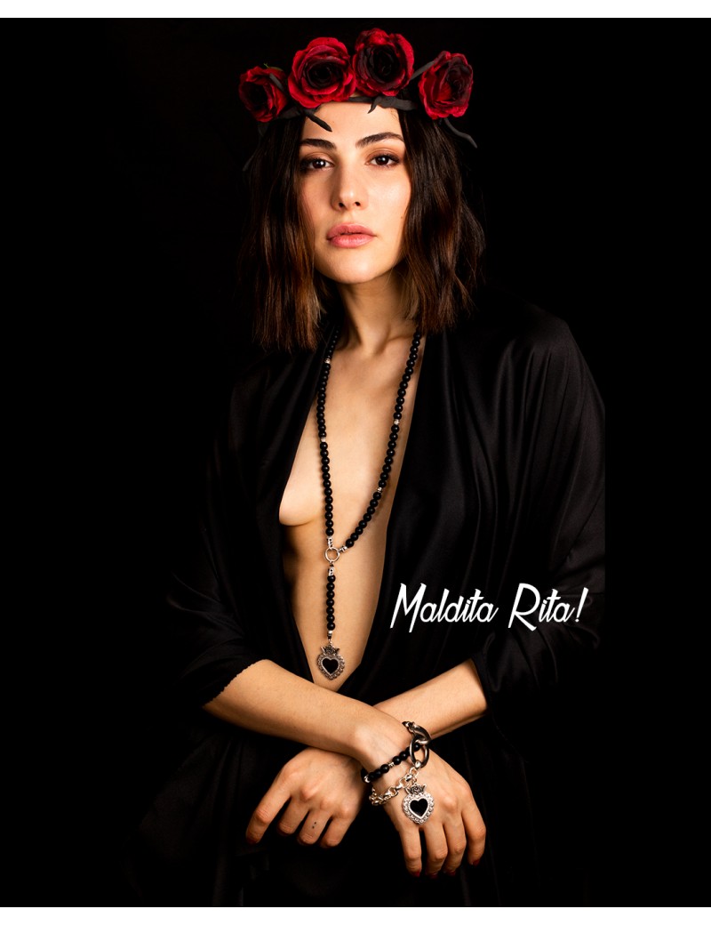 Celia Blanco con collar largo de la colección TATTOO de Maldita Rita venta online