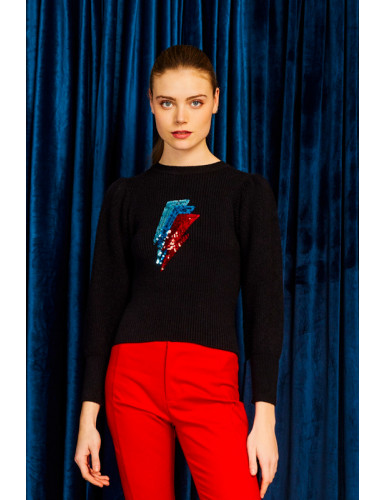 Modelo con Davinia Sweater de la marca española Minueto