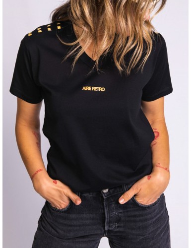 Camiseta tachuelas negra de la marca Aire Retro