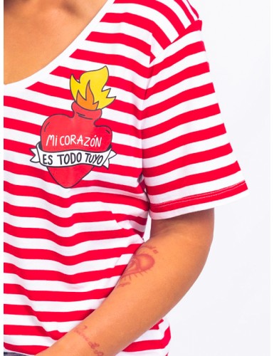 Detalle camiseta mi corazón roja de la marca española Aire Retro
