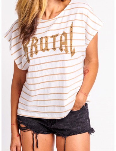 Detalle BRUTAL Camiseta Brutal Rayas de Chica de la marca española Aire Retro