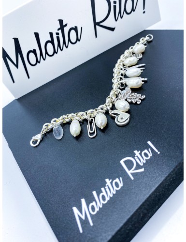 Detalle cierre y perlas Pulsera Administrativa en perla con charms en plata de la marca de bisutería española Maldita Rita!