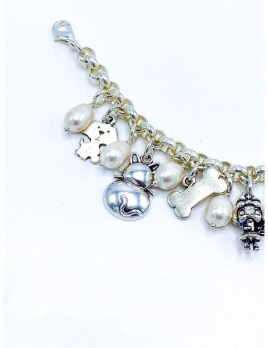 Detalle Pulsera de animalista con perlas naturales de la marca Maldita Rita